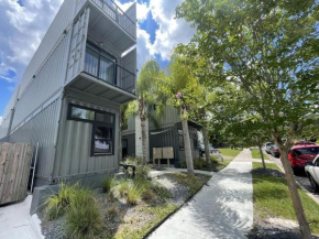 Hip Container APT - 5 Min Walk to TIAA Bank